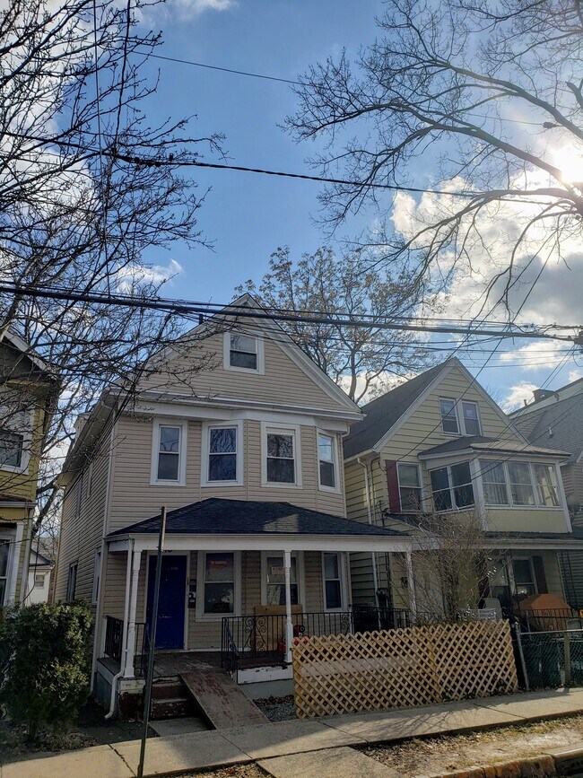 16 Mission St Rentals in Montclair, NJ