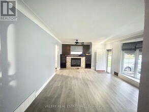 3843 Hillcrest Blvd in Windsor, ON - Building Photo - Building Photo