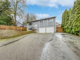 4720 SW Palatine St in Portland, OR - Building Photo