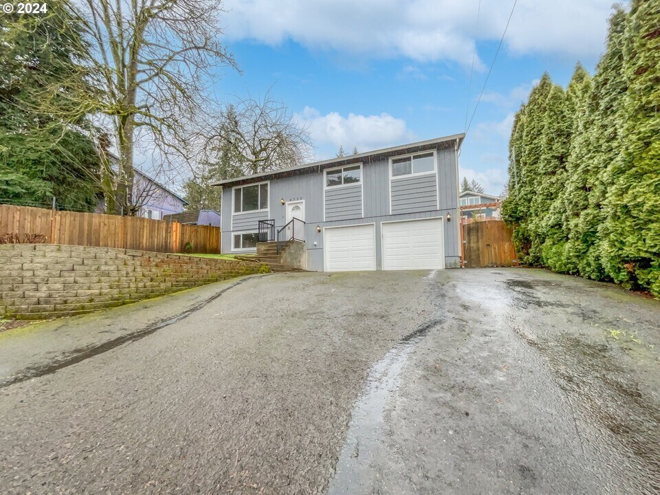4720 SW Palatine St in Portland, OR - Building Photo