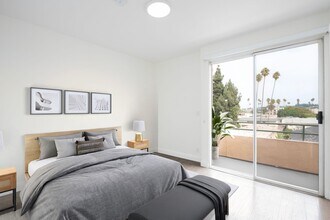 1616 N. Serrano Ave in Hollywood, CA - Foto de edificio - Building Photo