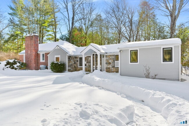 815 Valley Rd in New Canaan, CT - Building Photo - Building Photo