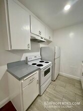 7077 Lanewood Ave in Los Angeles, CA - Building Photo - Building Photo