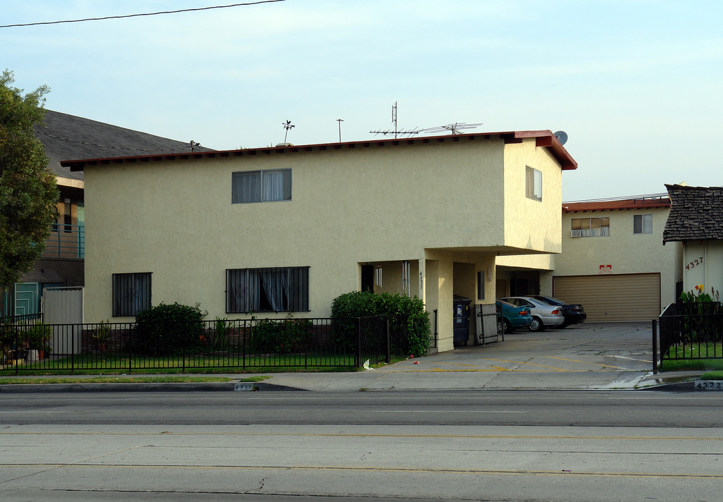 4331 W Rosecrans Ave in Hawthorne, CA - Building Photo