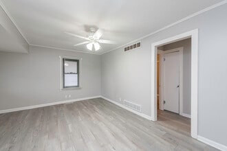 510 Forest Glen Dr in Round Lake Park, IL - Building Photo - Building Photo