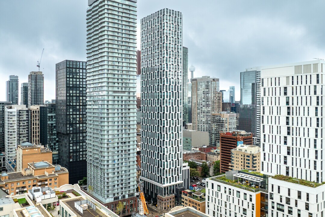 252 Church in Toronto, ON - Building Photo