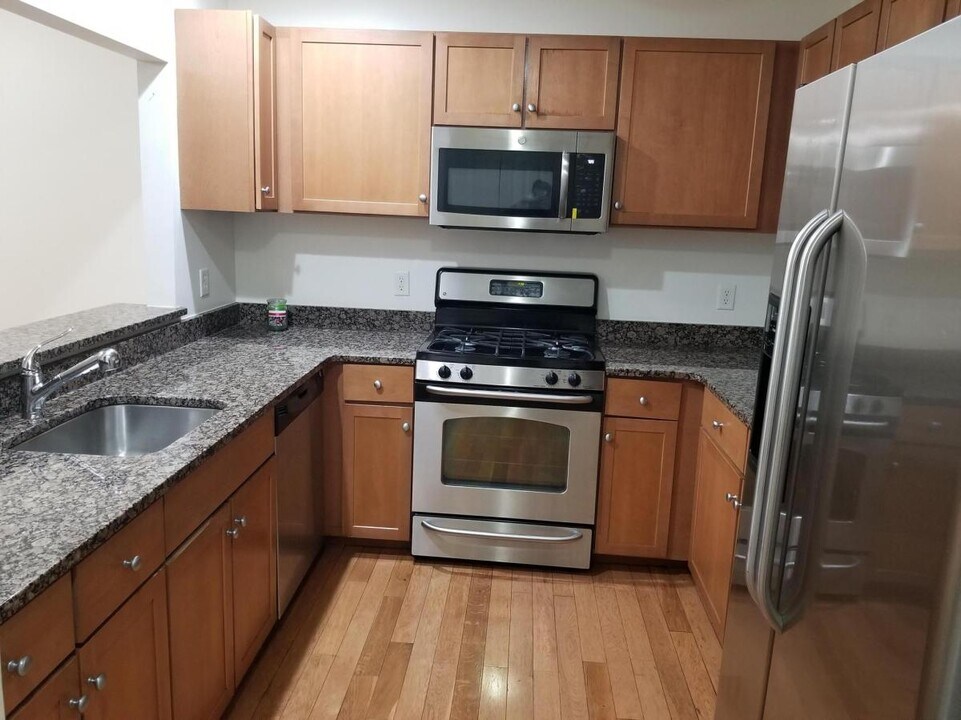 391 Pleasant St in Melrose, MA - Building Photo