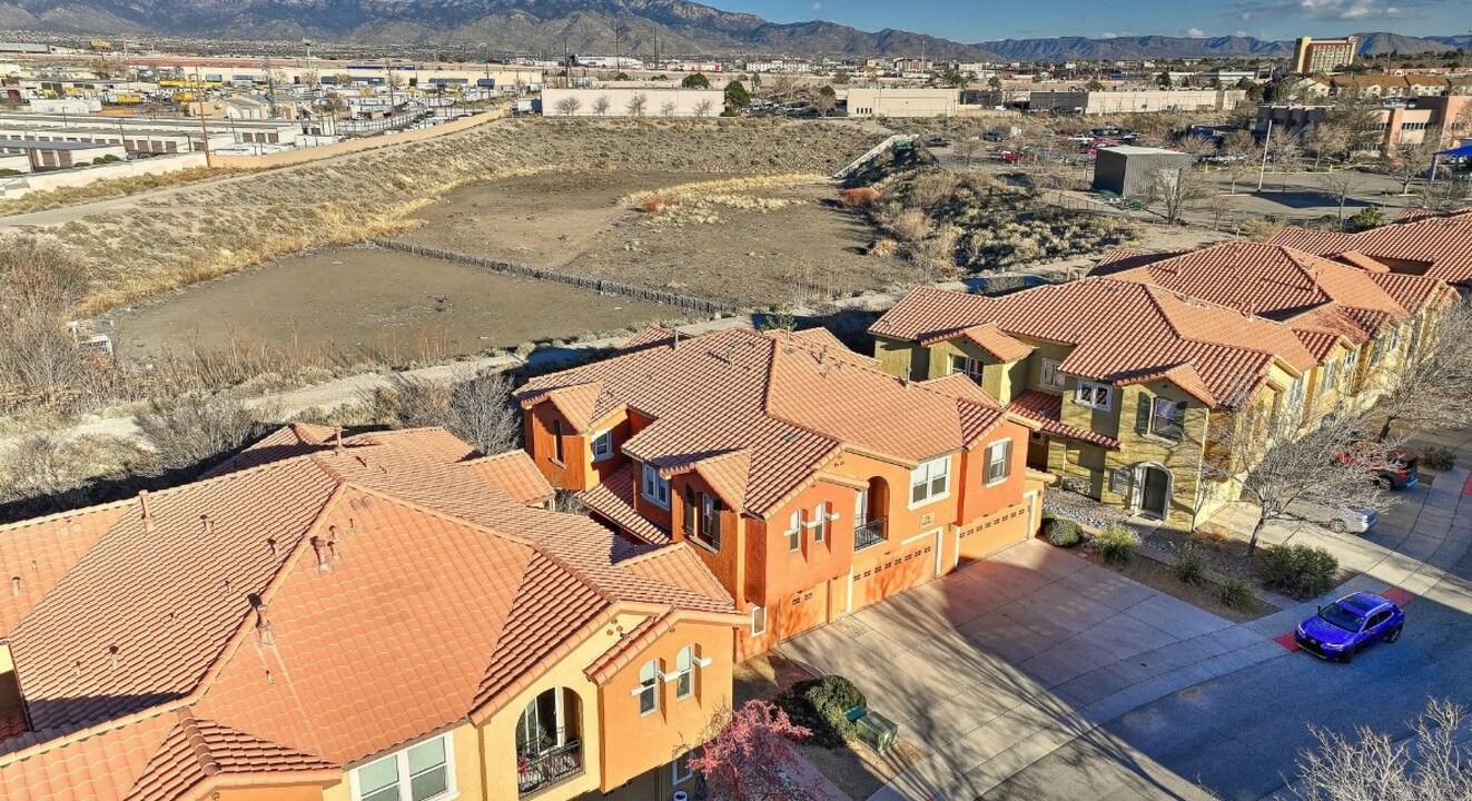 601 Menaul Blvd NE, Unit 1901 in Albuquerque, NM - Foto de edificio