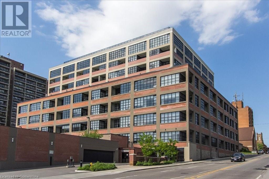 112 Benton St in Kitchener, ON - Building Photo