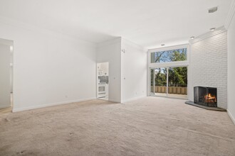 106 Southport Woods Drive in Fairfield, CT - Building Photo - Building Photo