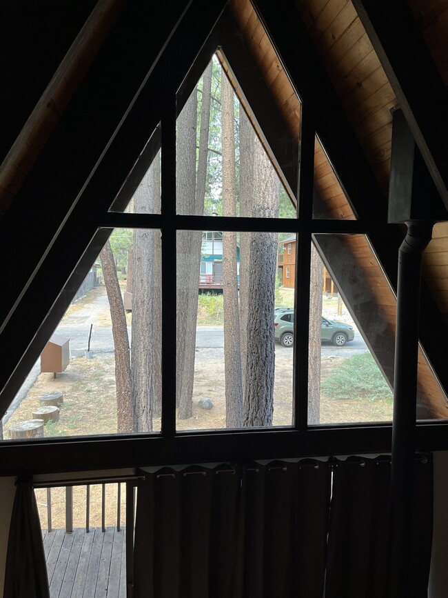 1491 Zapotec Dr in South Lake Tahoe, CA - Building Photo - Building Photo