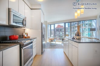 340 Fremont St in San Francisco, CA - Building Photo - Building Photo
