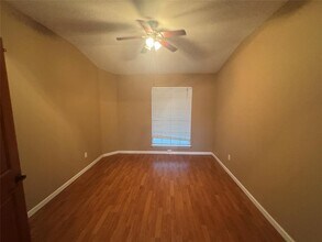 1002 Leah Ln in Round Rock, TX - Building Photo - Building Photo