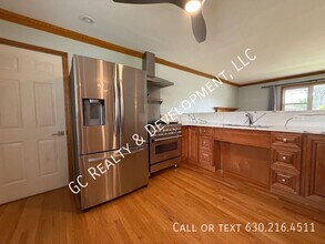 381 W Millers Rd in Des Plaines, IL - Building Photo - Building Photo