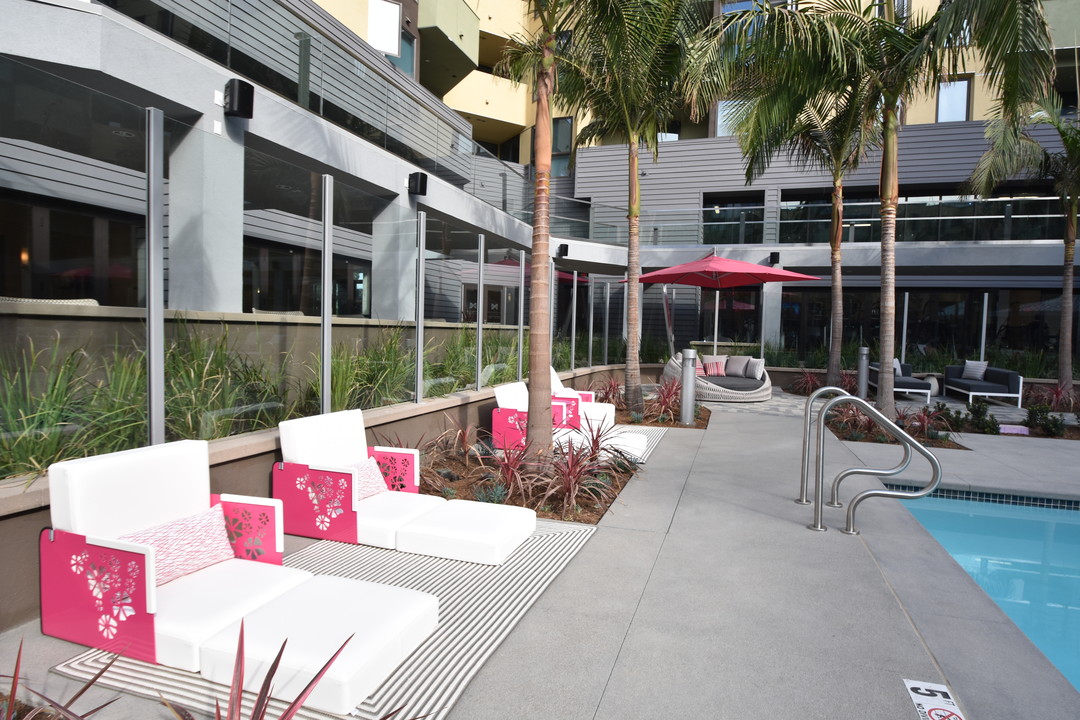 Metropolis Apartments in Irvine, CA - Foto de edificio