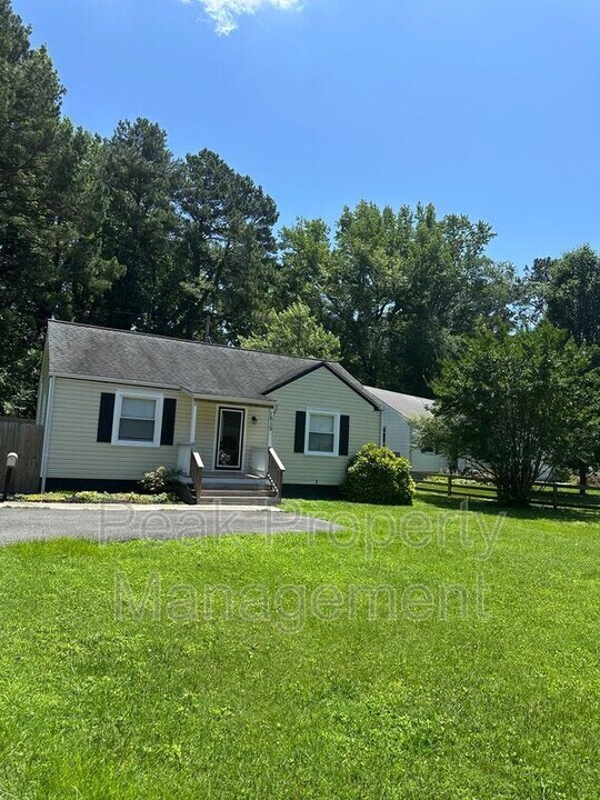 1815 Rockwood Rd in Richmond, VA - Foto de edificio