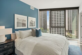 450 E Waterside Dr in Chicago, IL - Foto de edificio - Building Photo