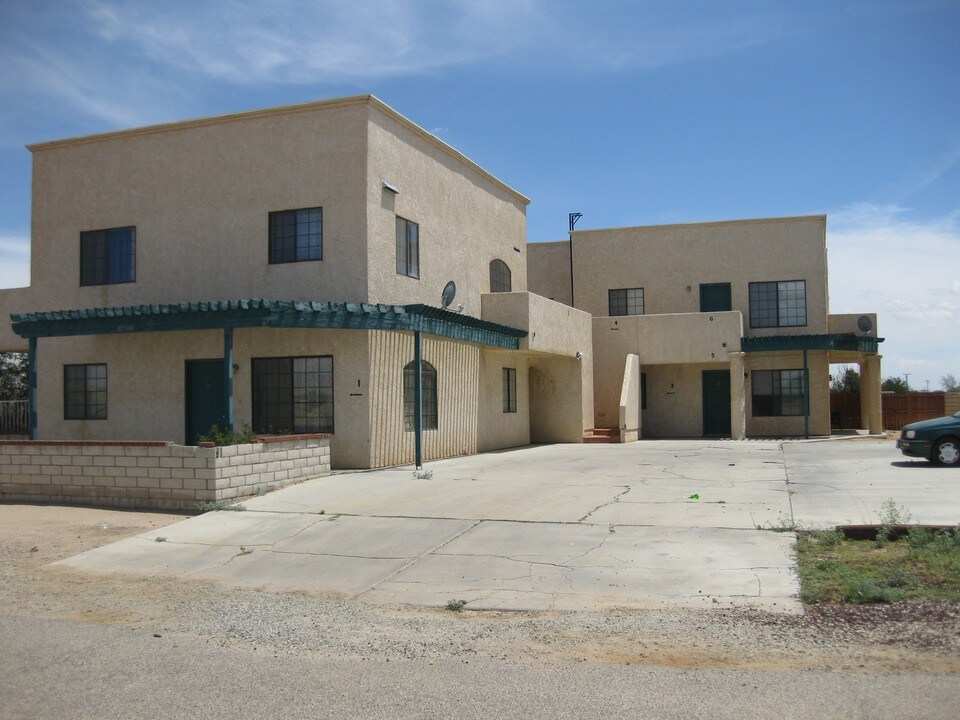 8708 Lupine Loop Dr in California City, CA - Building Photo