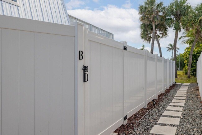346 Hernando St in Fort Pierce, FL - Building Photo - Building Photo
