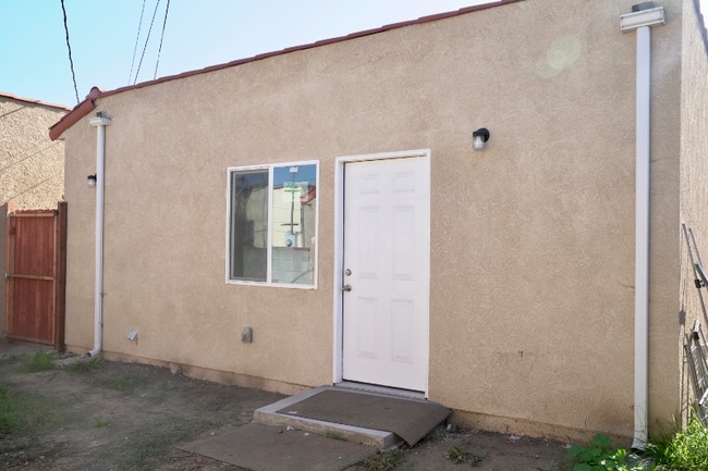 9149 S Hobart Blvd in Los Angeles, CA - Foto de edificio - Building Photo