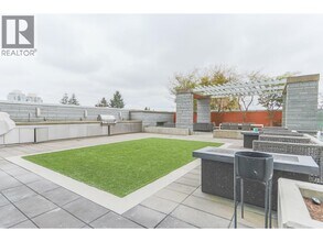 652 Whiting Way in Coquitlam, BC - Building Photo - Building Photo