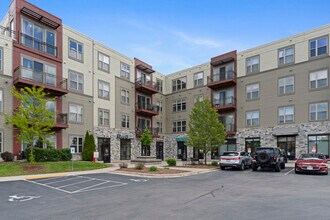 1505 Apartments + Townhomes in Grafton, WI - Foto de edificio - Building Photo
