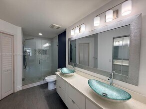 11612 NW 51st Terrace in Doral, FL - Building Photo - Building Photo