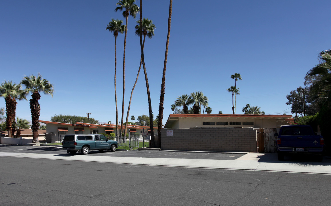 45998 Ocotillo Dr in Palm Desert, CA - Foto de edificio