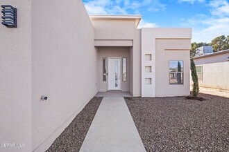 444 Deserts Dr in Socorro, TX - Building Photo - Building Photo