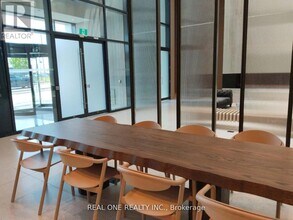 225 Commerce St in Vaughan, ON - Building Photo - Building Photo