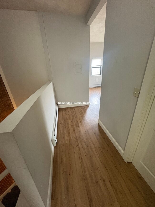 16 Flint St, Unit 3 in Somerville, MA - Building Photo - Building Photo