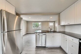 6045 W Byers Pl in Lakewood, CO - Foto de edificio - Building Photo