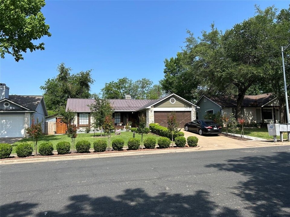 9112 United Kingdom Dr in Austin, TX - Building Photo