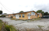 2600-2606 NE 203rd St in Miami, FL - Building Photo - Building Photo