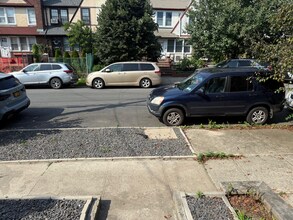 67-76 Dartmouth St in Queens, NY - Building Photo - Building Photo