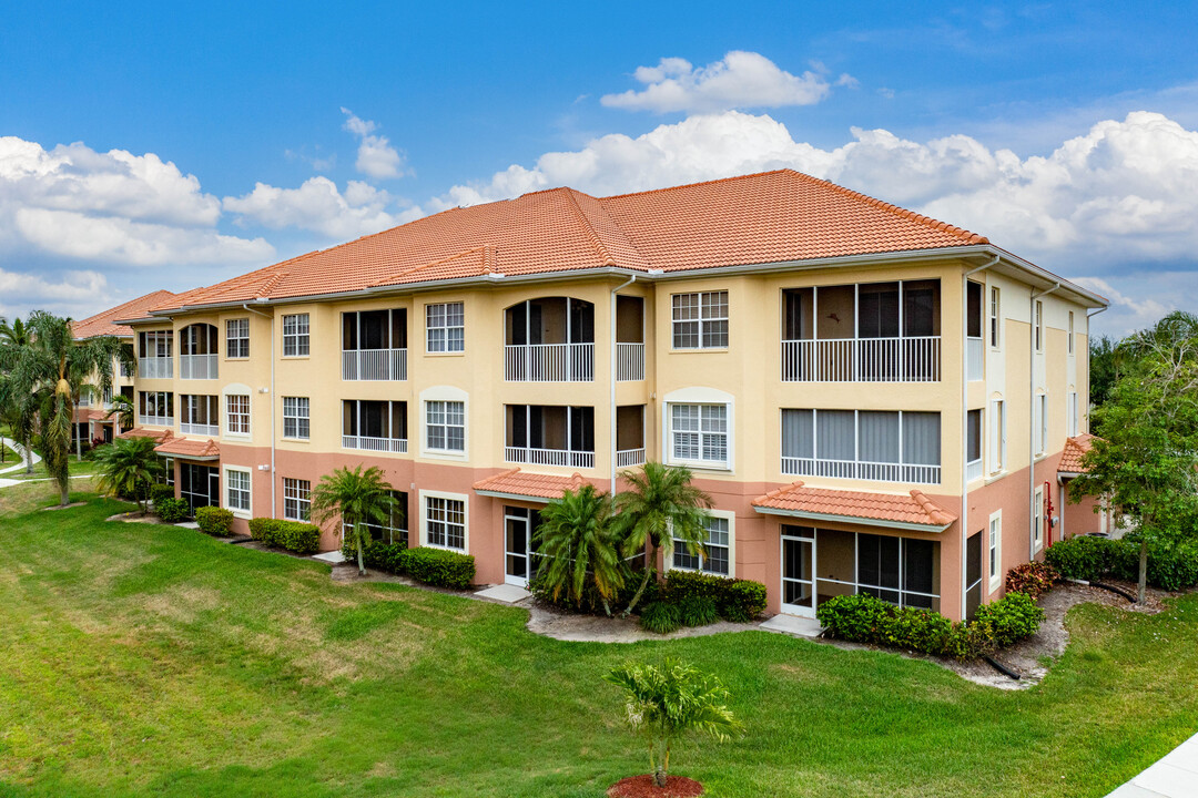 Van Loon Commons Condominiums in Cape Coral, FL - Foto de edificio