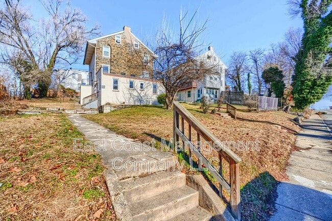 2860 W Baltimore St in Baltimore, MD - Building Photo - Building Photo