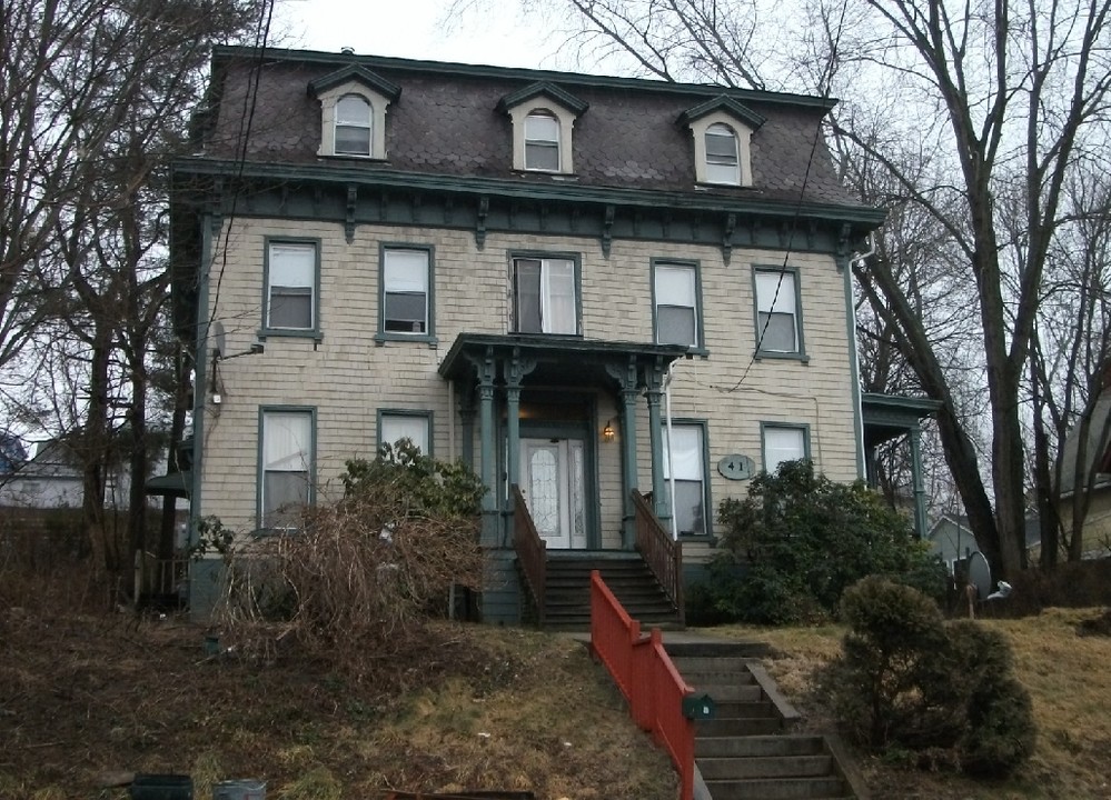 41 Boswell Ave in Norwich, CT - Building Photo