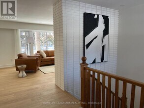 284 Woodland Dr in Oakville, ON - Building Photo - Building Photo