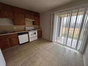 1004 Eastside Dr in Killeen, TX - Building Photo - Building Photo