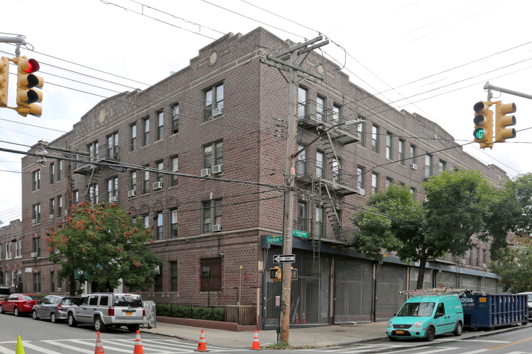 93 St Nicholas Ave in Brooklyn, NY - Foto de edificio