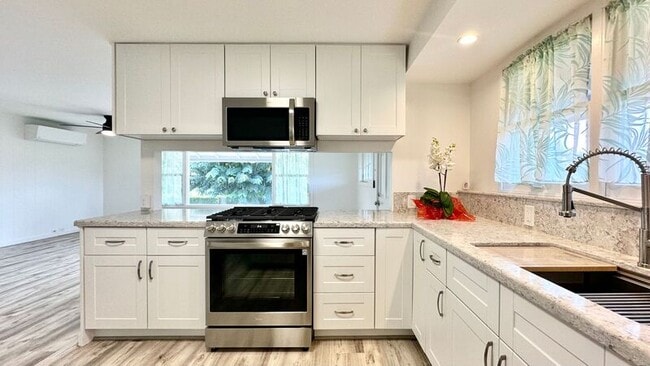 2340 University Ave in Honolulu, HI - Building Photo - Building Photo