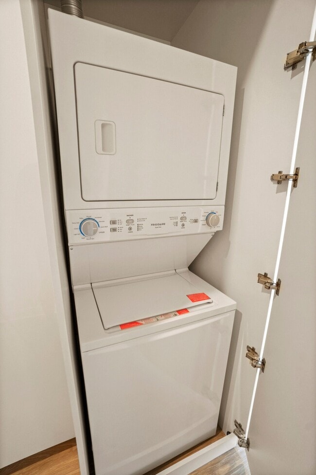 213 W Chicago Ave in Chicago, IL - Building Photo - Building Photo