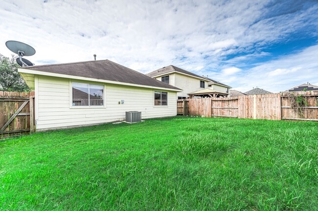 property at 2831 Maybrook Hollow Ln