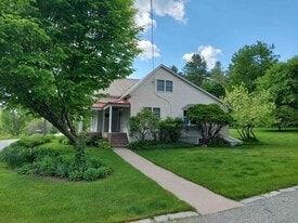 3292 Vermont Rte 100 in Londonderry, VT - Building Photo