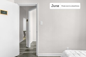 Private bedroom in 3 bed/1 bath Home in New York, NY - Building Photo - Building Photo