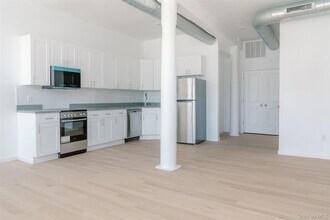 155 S River St, Unit 2D in Troy, NY - Building Photo - Building Photo