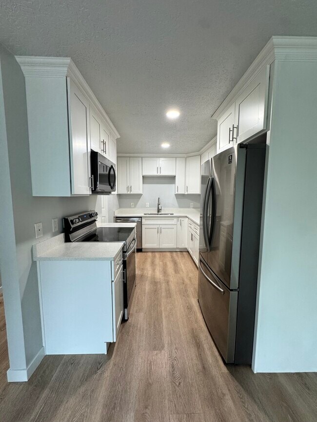 42 Lester Ave in Murray, UT - Building Photo - Building Photo