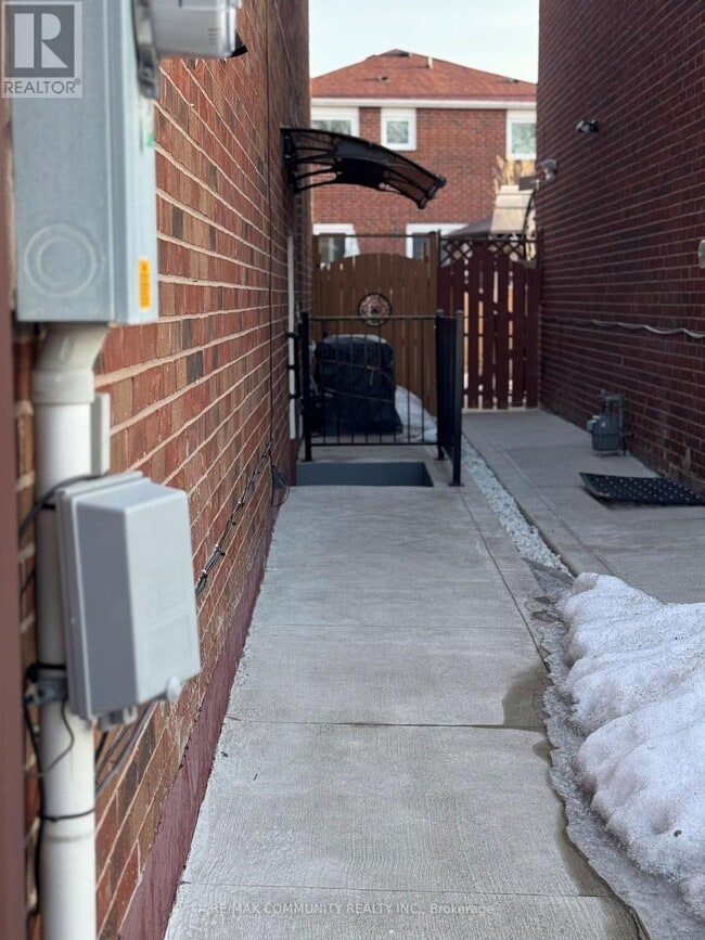 88 Grayson Crescent in Toronto, ON - Building Photo - Building Photo