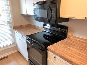 1843 Savannah Ct-Unit -S1843 in Wilmington, NC - Building Photo - Building Photo